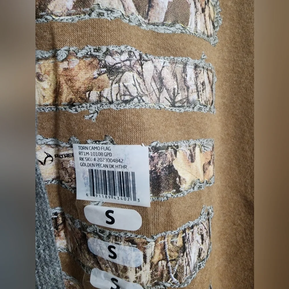 🤴🦌🇺🇸 NWT Realtree torn camo flag sweatshirt in size Small
